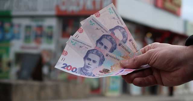 В Украине купюру в 200 гривен продают за 100 тысяч