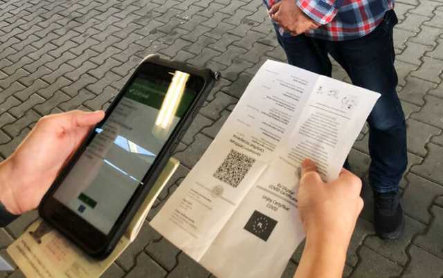 Ідіть покайтеся! Священник застерігає від купівлі COVID-сертифікатів