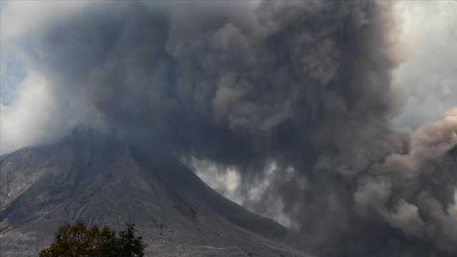 Извержение вулкана в Индонезии: один человек погиб и десятки пострадали