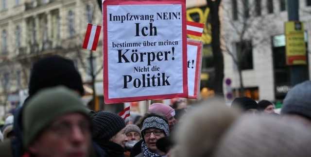 В Австрии 40 тыс. человек вышли на улицы, протестуя против локдауна