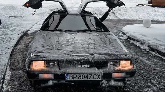 Из фильма "Назад в будущее": в Буковеле заметили легендарный DeLorean