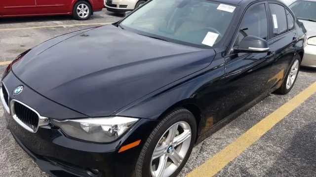 В центре Киева коктейлем Молотова сожгли BMW главного экоинспектора