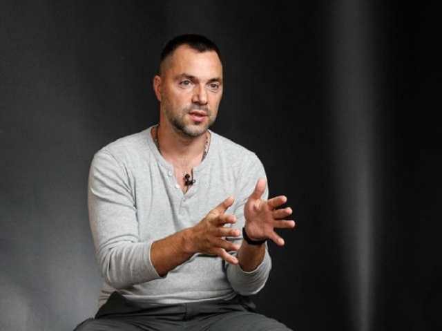 “Хотіти не шкідливо”. Арестович прокоментував бажання Росії не допустити вступу України до НАТО