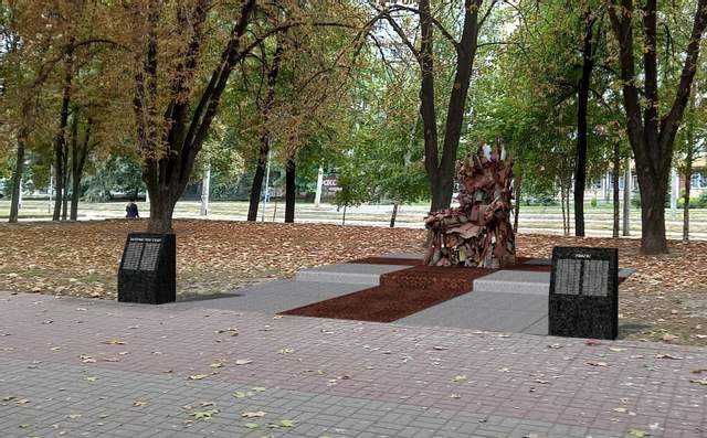 Более реальный, чем в "Игре престолов": В Запорожье установили "Железный трон Востока"