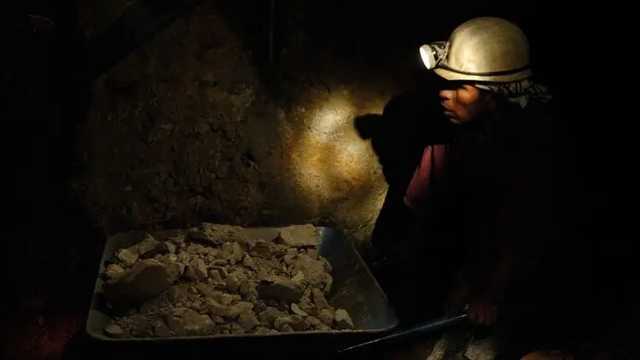 Во Львовской области шахтеры отказались выходить на поверхность из-за долгов по зарплате