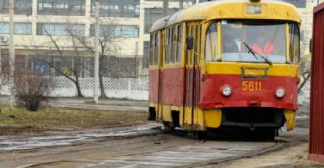 В Киеве "герой парковки" заблокировал движение трамваев