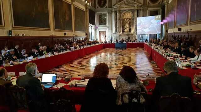 Венецианская комиссия отложила рассмотрение закона об олигархах на 2022 год