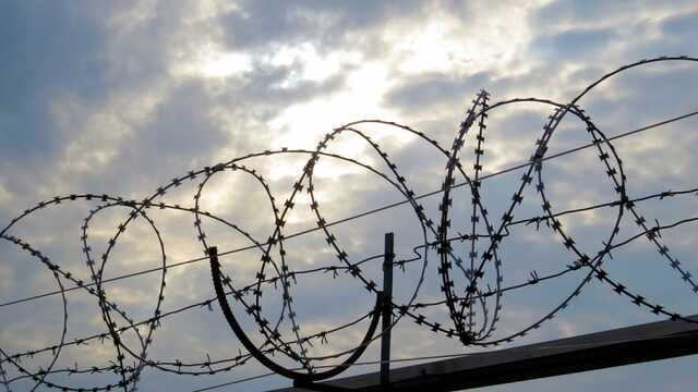 Сотрудник Арбузинской колонии шантажировал заключенного