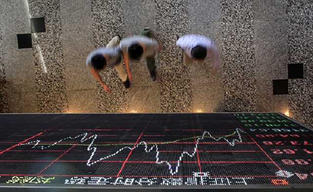 Инсайдеры массово распродают акции в ожидании удара ФРС