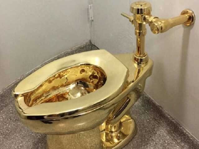 Укрзализныця закупила унитазы для вагонов по 300 тысяч гривен: детали коррупционного скандала