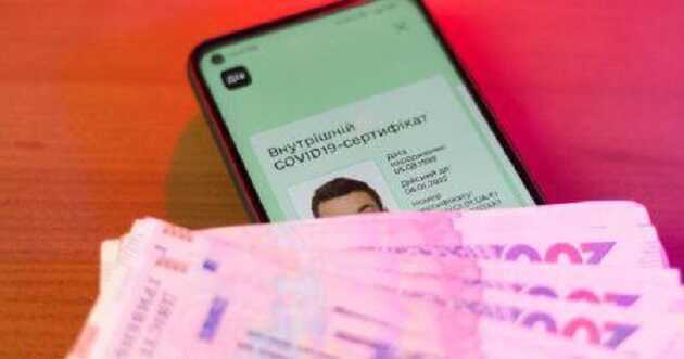 Как получить "тысячу за вакцинацию": больше миллиона украинцев оформили виртуальные карты