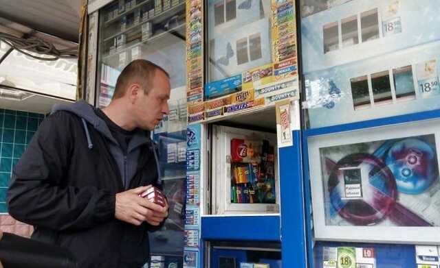Нелегальні цигарки можна купити у спецкіосках навіть після виклику поліції, – розслідування