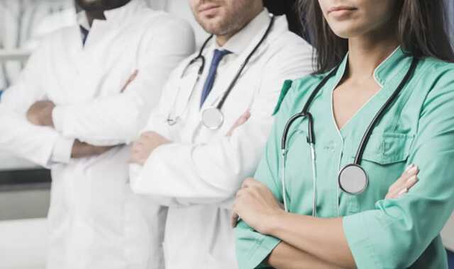 В Кривом Роге медики требуют выплатить им зарплату