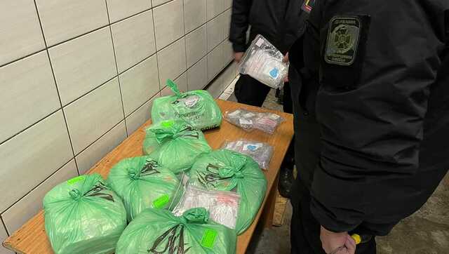 В Волынской области украинец пытался ввезти контрабандой 10 кило золотых и серебряных украшений