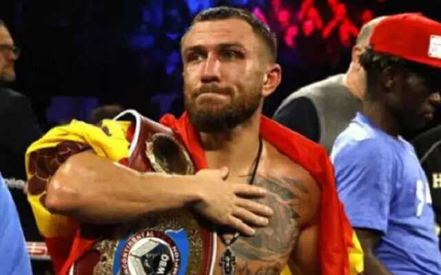 Флаг не Украины: появилось объяснение поступку Ломаченко после победы в чемпионском бою