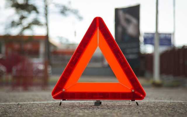 В Херсоне водитель сбил насмерть человека и врезался в машину