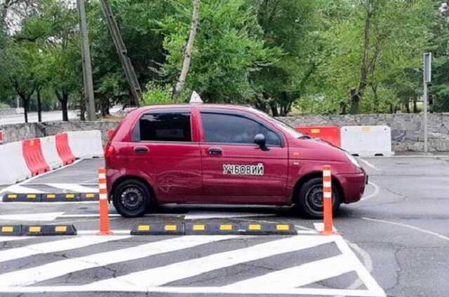 В Украине появится новая редакция экзаменационных билетов по ПДД