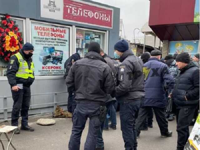 В Харькове на Центральном рынке произошла стрельба: есть раненые