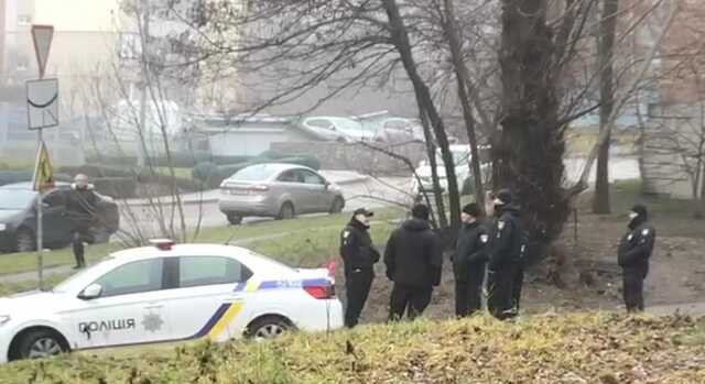 Чому Нацполіція охороняє незаконне будівництво "смотрящого" Комарницького в Солом’янському парку Києва