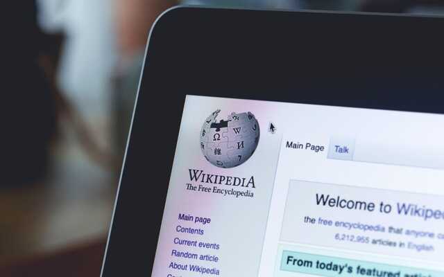 Первую страницу "Википедии" продали на аукционе в виде NFT