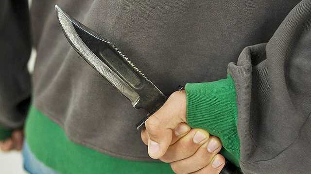 Во Львове мужчина под наркотиками напал с ножом на сожительницу