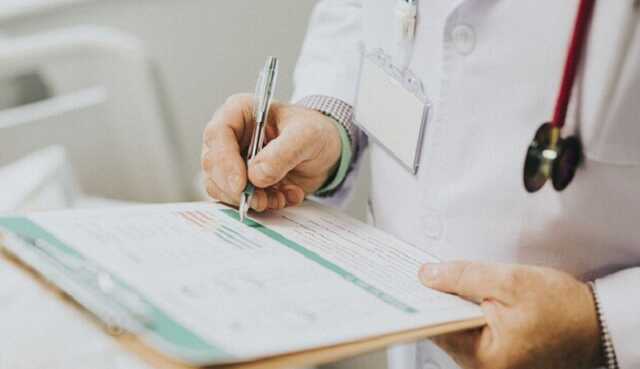 Врачи из Кропивницкого, пойманные на выдаче фейковых COVID-сертификатов, до сих пор работают