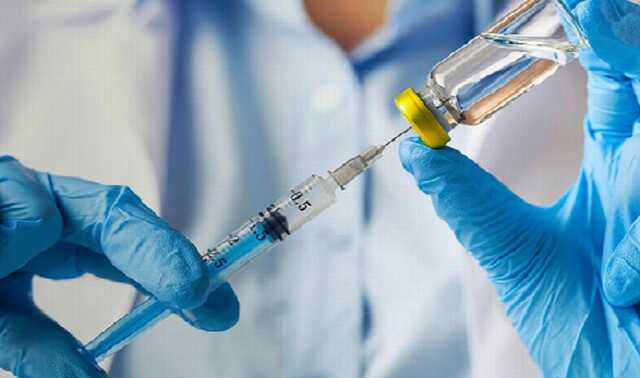 В Украине третью прививку от COVID-19 предлагают сделать обязательной