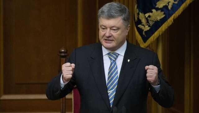 Порошенко залишив Україну перед викликом на допит