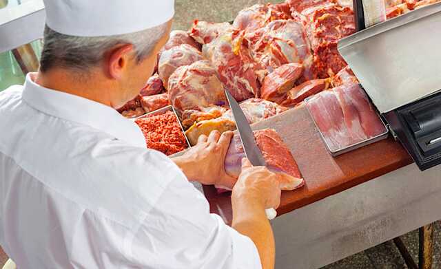 В Николаеве погиб обвальщик мяса, которого затянуло в упаковочный пресс