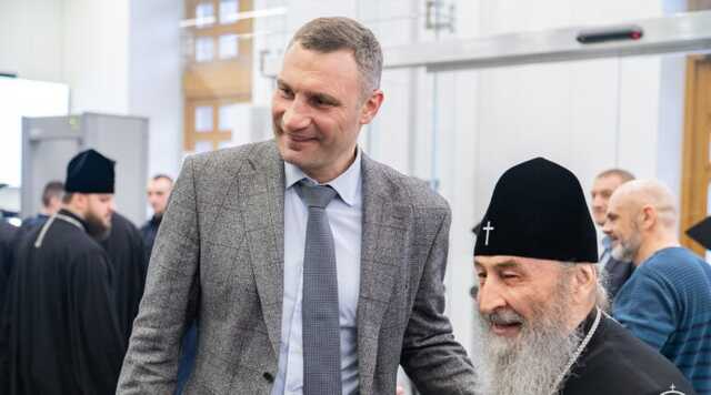 “Я теж дітей хрестив у лаврі”. Кличко заступився Усика