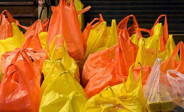 Кабмин установил розничные цены на пластиковые пакеты