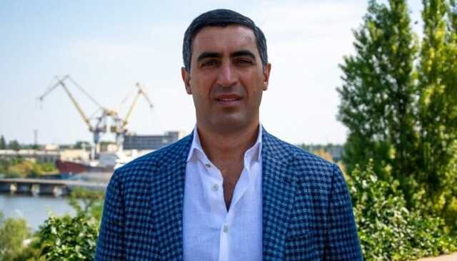 Нардеп от ОПЗЖ задекларировал два элитных внедорожника по 20 тысяч гривень