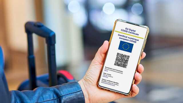 Еврокомиссия сократила срок действия ковид-сертификатов для путешествий внутри ЕС