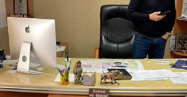 В Нежине полицейский выманил у чиновника 60 тысяч гривен