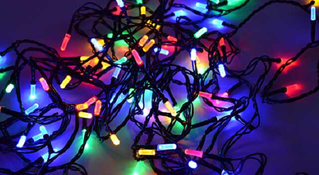 У Києві на Троєщині через гірлянду спалахнула квартира