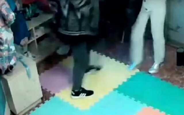 Под Киевом воспитатель и директор детсада подрались на глазах у детей