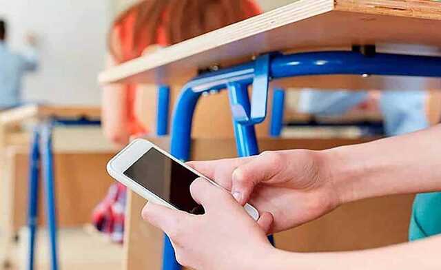 В Запорожье у школьника на уроке взорвался телефон