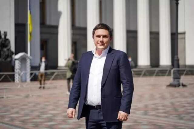 "Слуга народа" Тарасов получил в подарок от отца 3,4 миллиона гривень