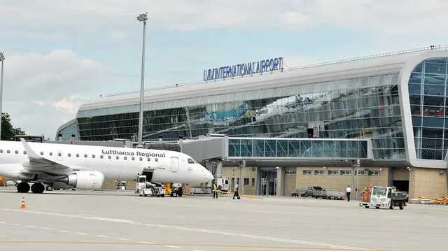 Кабмин запретил любую деятельность на примыкающих к аэропортам территориях