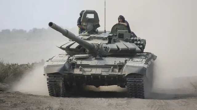 Россия продолжает наращивать войска на границе с Украиной - Bloomberg