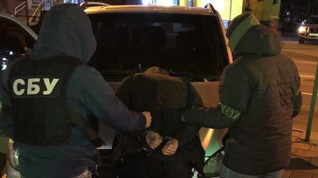 Похищали людей и "крышевали" наркобизнес: СБУ разоблачила банду в Мариуполе