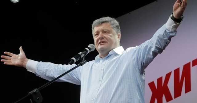 На фоне сообщений об аресте Порошенко гуляет по Варшаве