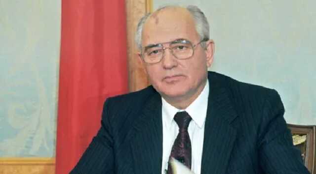 30 лет назад Горбачев снял с себя полномочия президента СССР