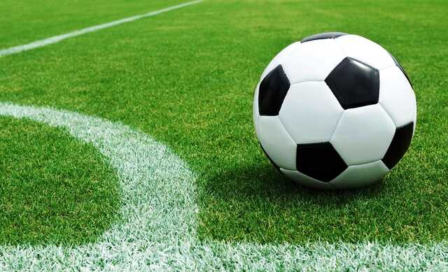 Футболист столкнулся с вратарем и умер от остановки сердца