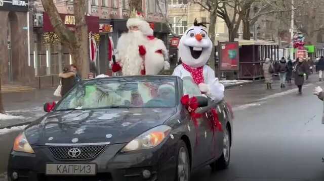 В Николаеве на необычном нарушении ПДД поймали Снеговика и Деда Мороза