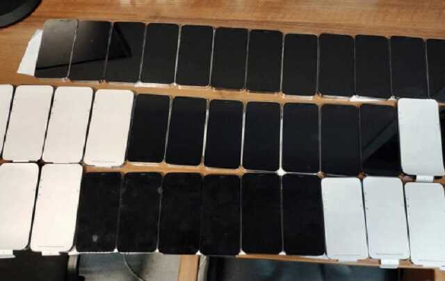 В аеропорту Києва пасажир сховав на собі 37 айфонів