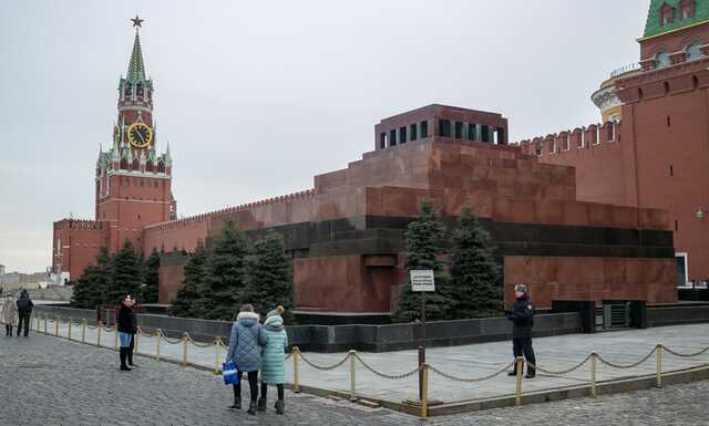 Песков ответил, будет ли вынесено тело Ленина из мавзолея