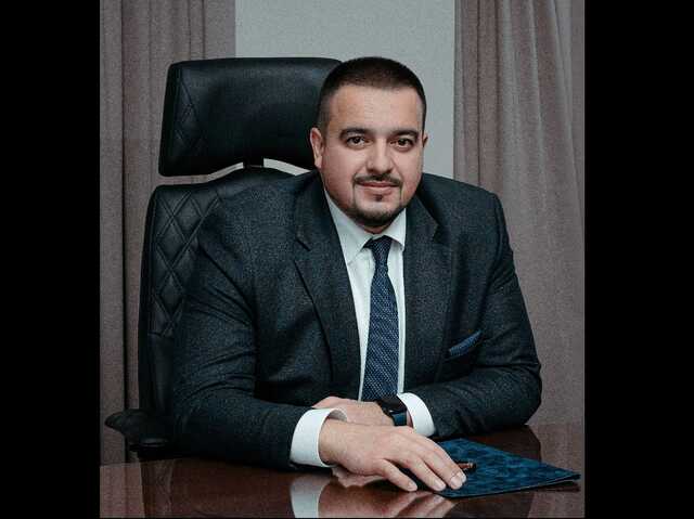 Глава налоговой Харькова оформил 7 земельных участков