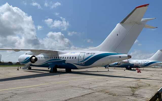 Украинская авиакомпания приостанавливает полеты в два популярных города