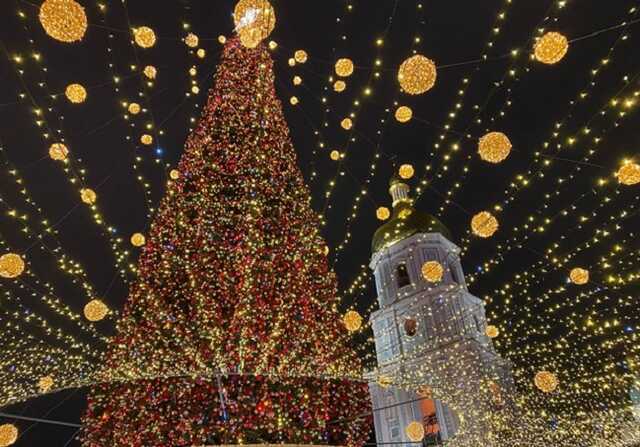 В КГГА рассказали, во сколько городу обошлась главная елка на Софийской площади